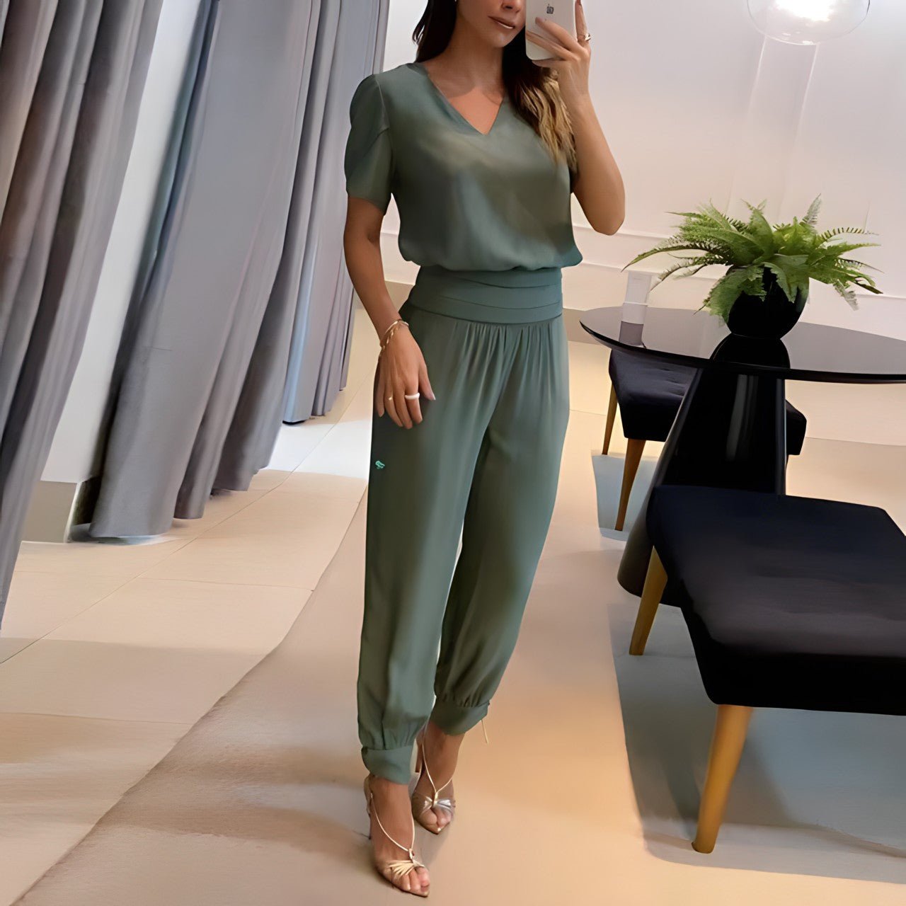 https://cdn.shopify.com/s/files/1/0706/7110/6290/files/alexandra-trendy-set-met-blouse-en-broek-490853_58b243c4-02cc-4b9b-948e-fab2cd873bf2.jpg?v=1722435659